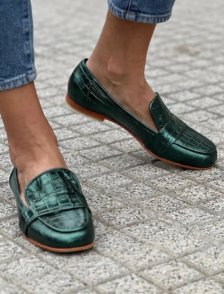 Green croc-effect tapered loafers with a glossy finish, styled for everyday wear