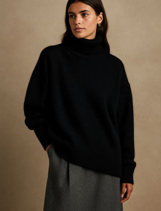Women's high turtleneck sweater with relaxed fit, long sleeves and ribbed cuffs and hem