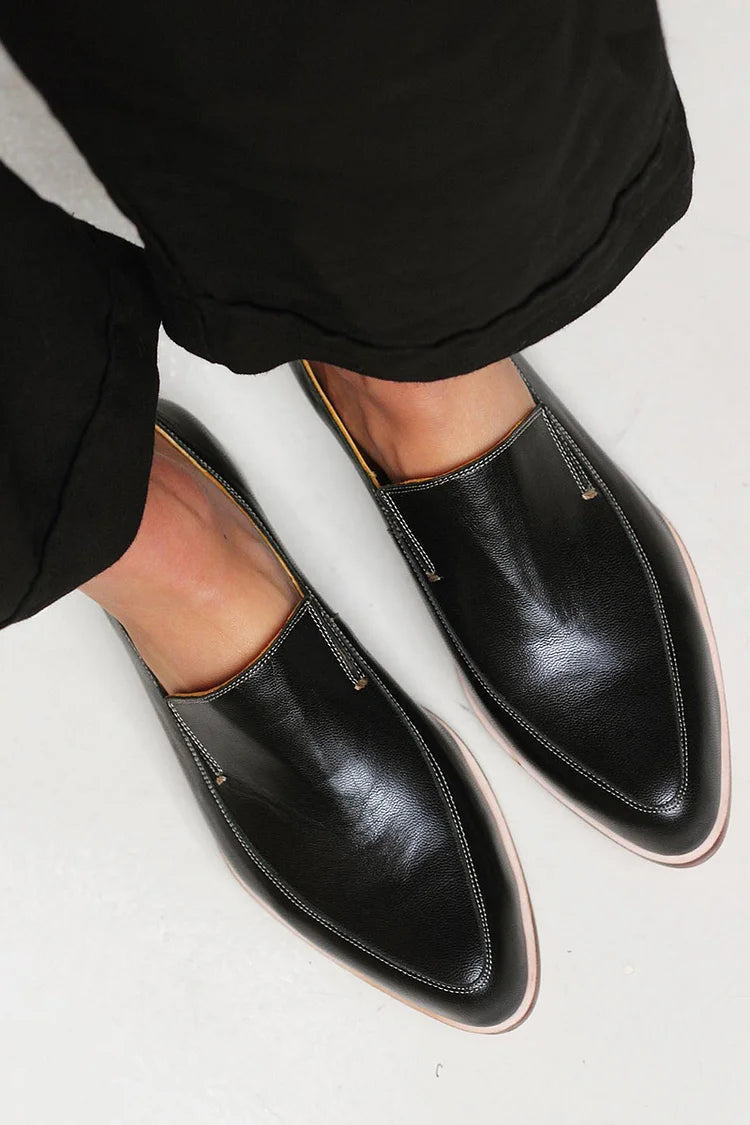 Black minimalist loafers with clean lines and a modern silhouette