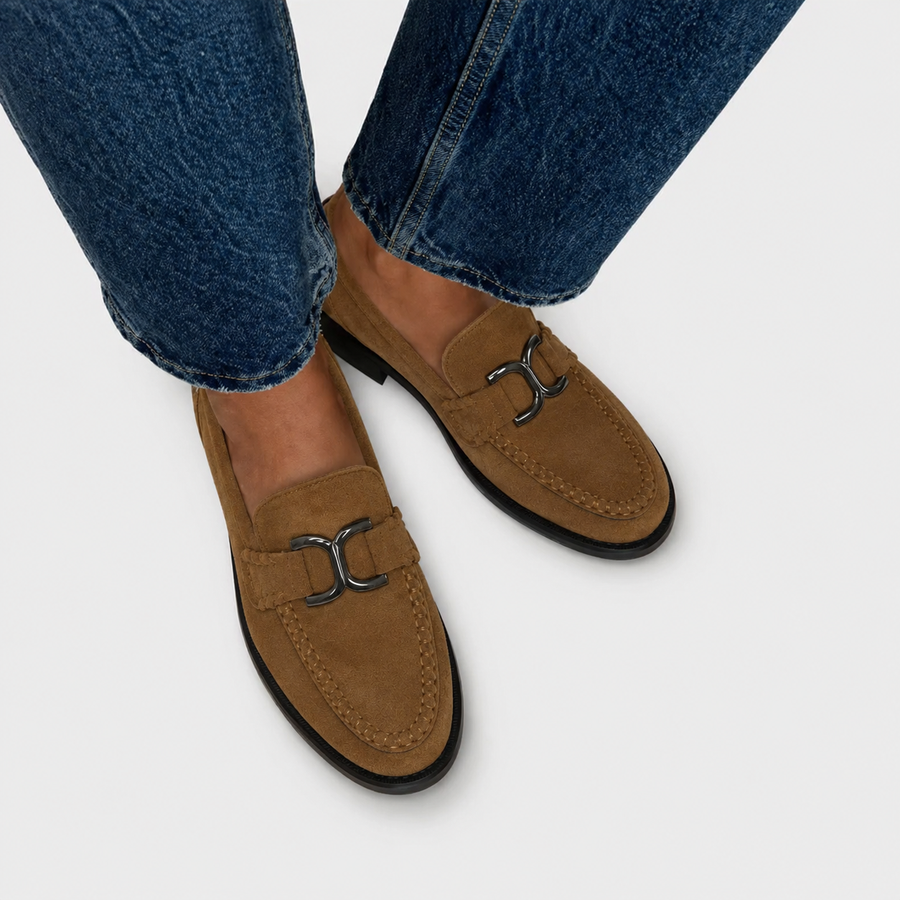 Amélie refined slip-on loafers with structured design and subtle finish