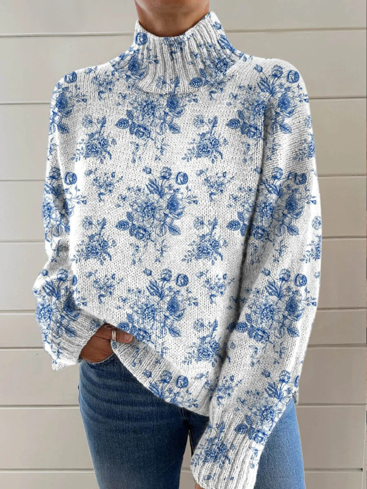 Multicolor blossom turtleneck sweater with ribbed cuffs and hem in a relaxed fit