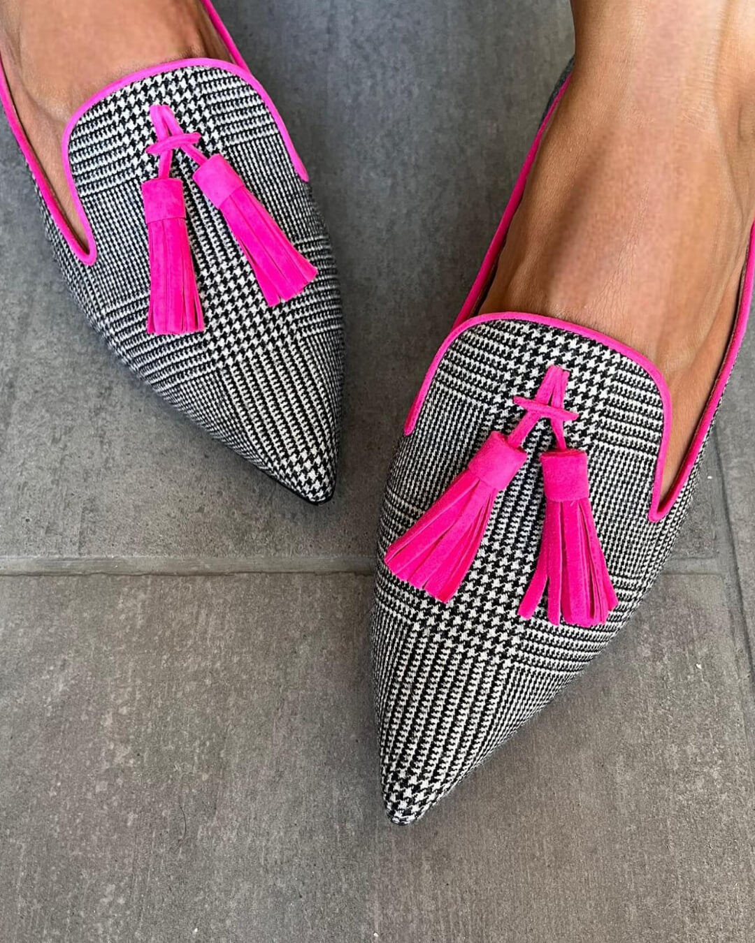 Pointed-toe loafers with check print and vibrant fluo fringe detail