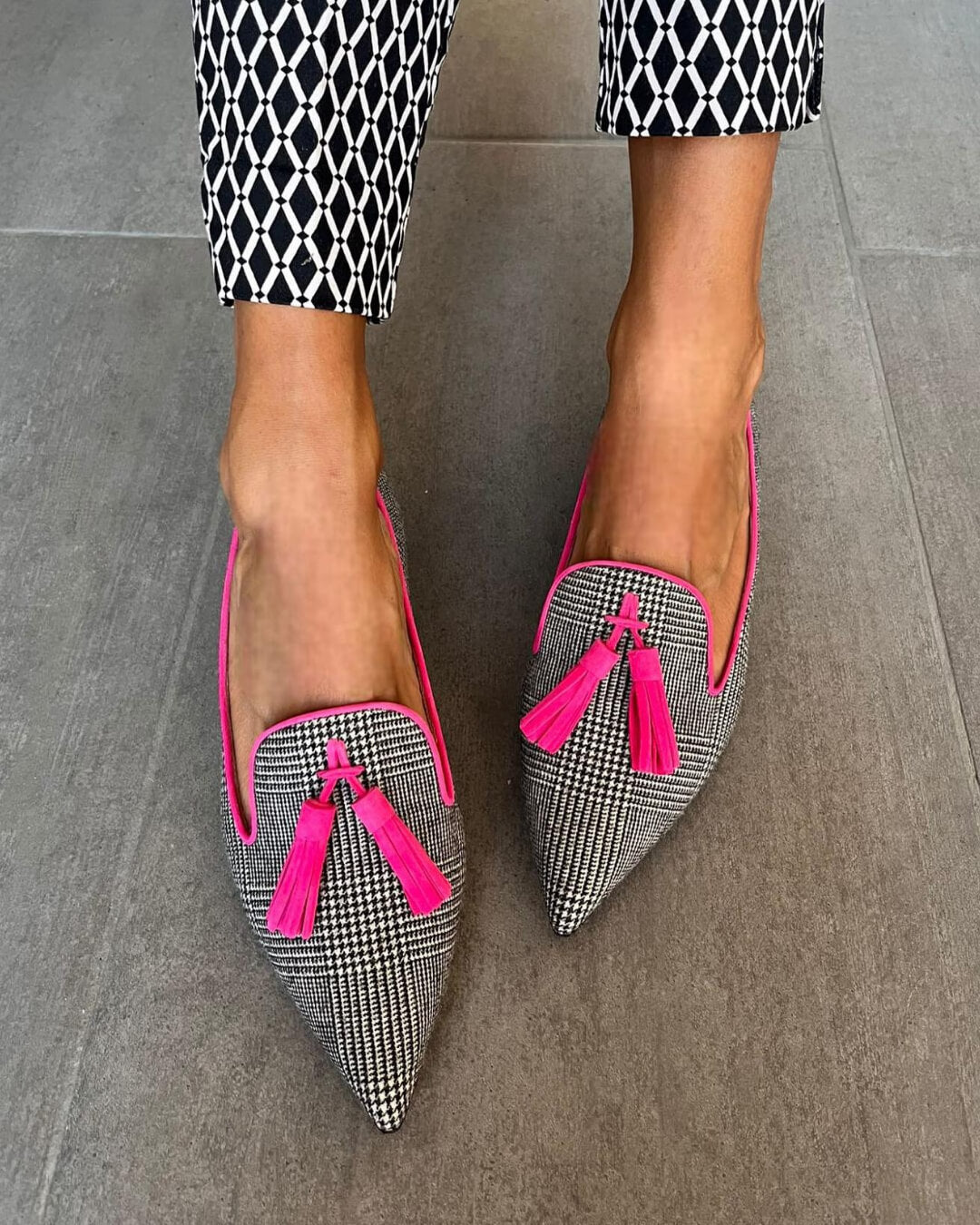 Pointed-toe loafers with check print and vibrant fluo fringe detail