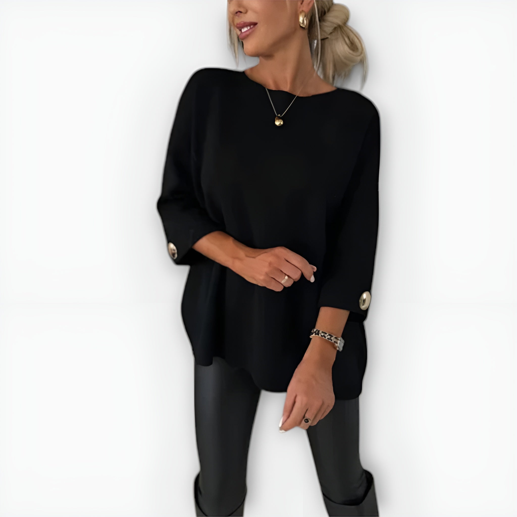 Oversized women's sweater with round neckline, three-quarter sleeves and button-detailed cuffs