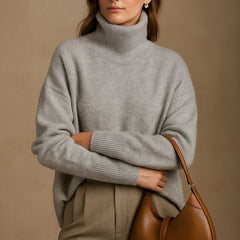 Women's high turtleneck sweater with relaxed fit, long sleeves and ribbed cuffs and hem
