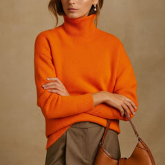 Women's high turtleneck sweater with relaxed fit, long sleeves and ribbed cuffs and hem