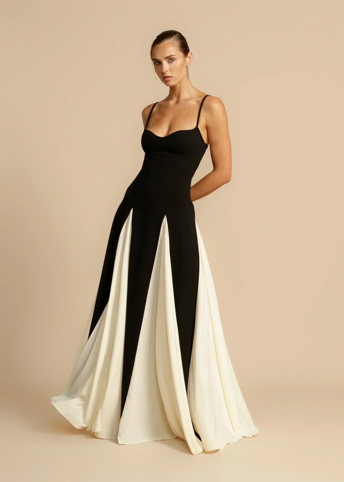 Oshrit | Elegant Contrast Ruffles Maxi Dress