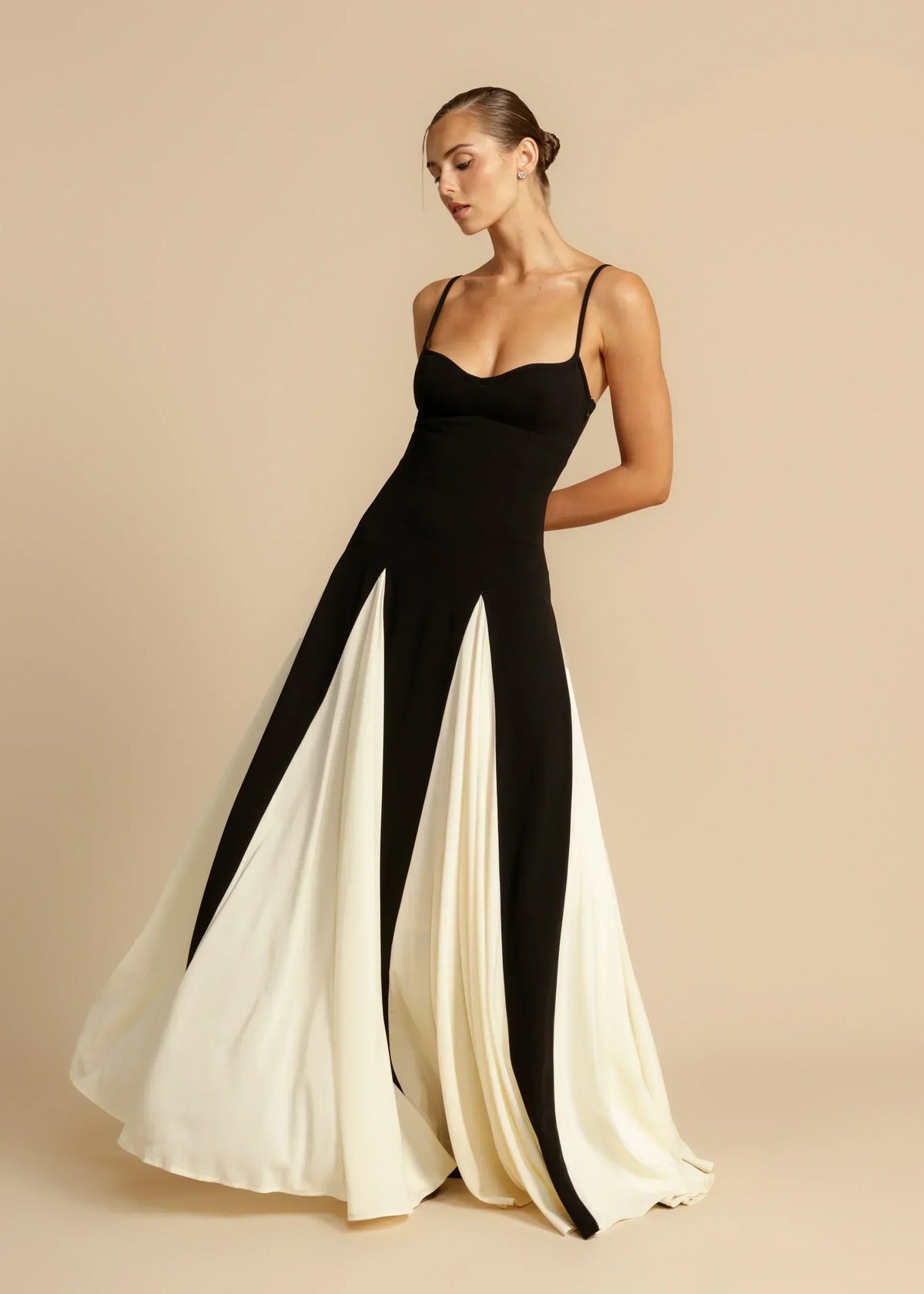 Oshrit | Elegant Contrast Ruffles Maxi Dress