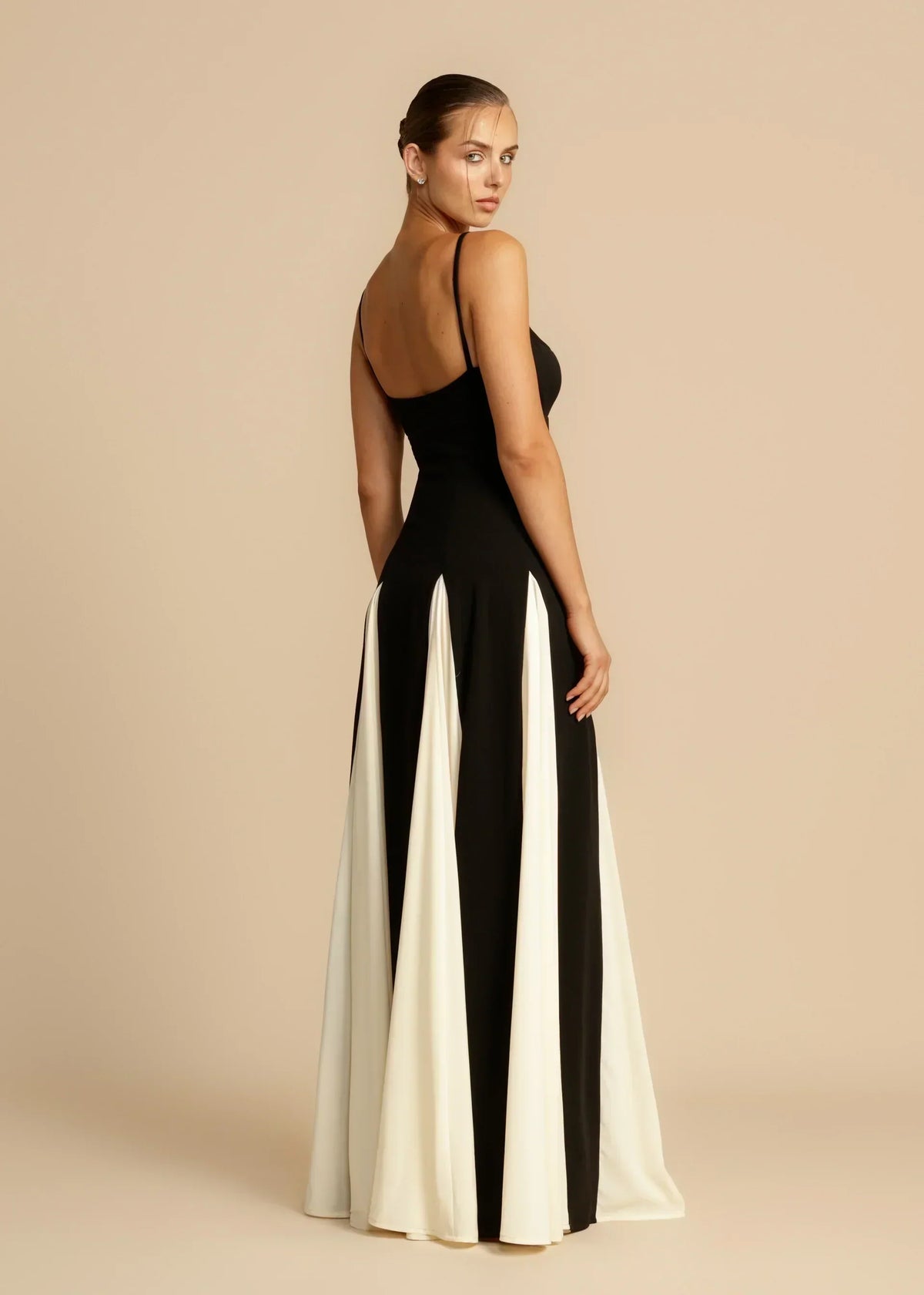 Oshrit | Elegant Contrast Ruffles Maxi Dress