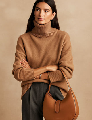 Women's high turtleneck sweater with relaxed fit, long sleeves and ribbed cuffs and hem