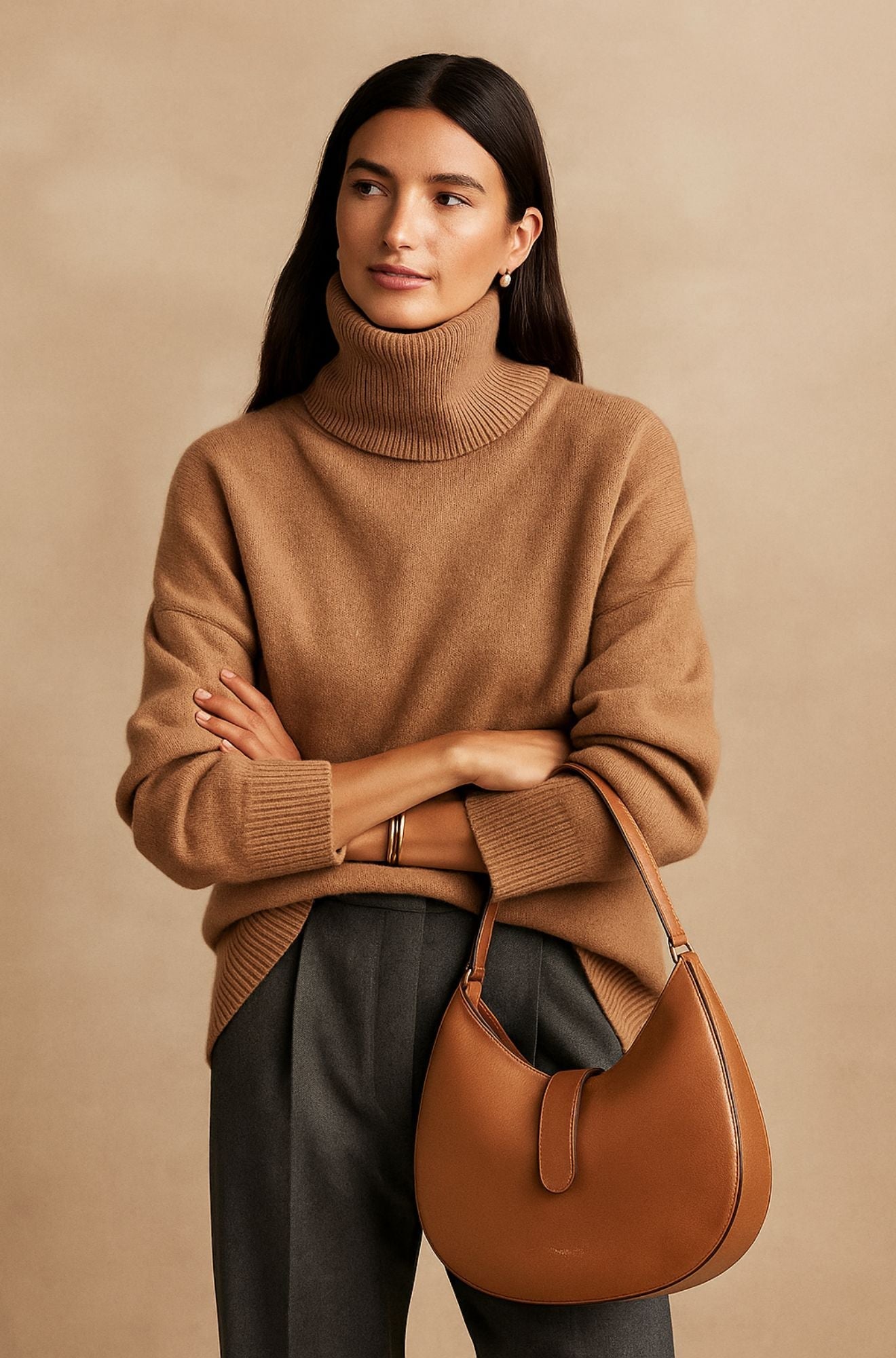 Women's high turtleneck sweater with relaxed fit, long sleeves and ribbed cuffs and hem