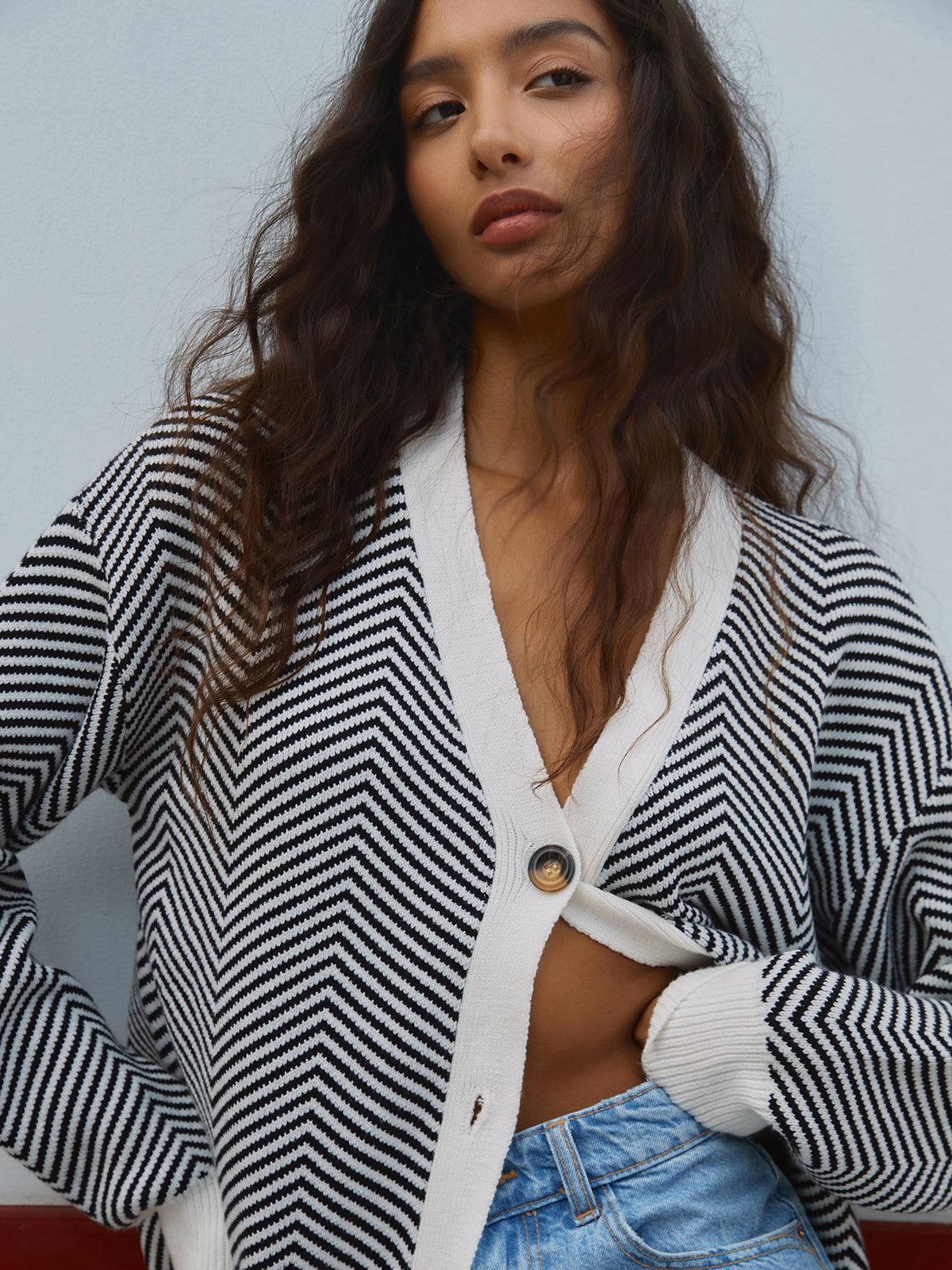 Chevron-knit button-up cardigan with contrast buttons and monochrome design
