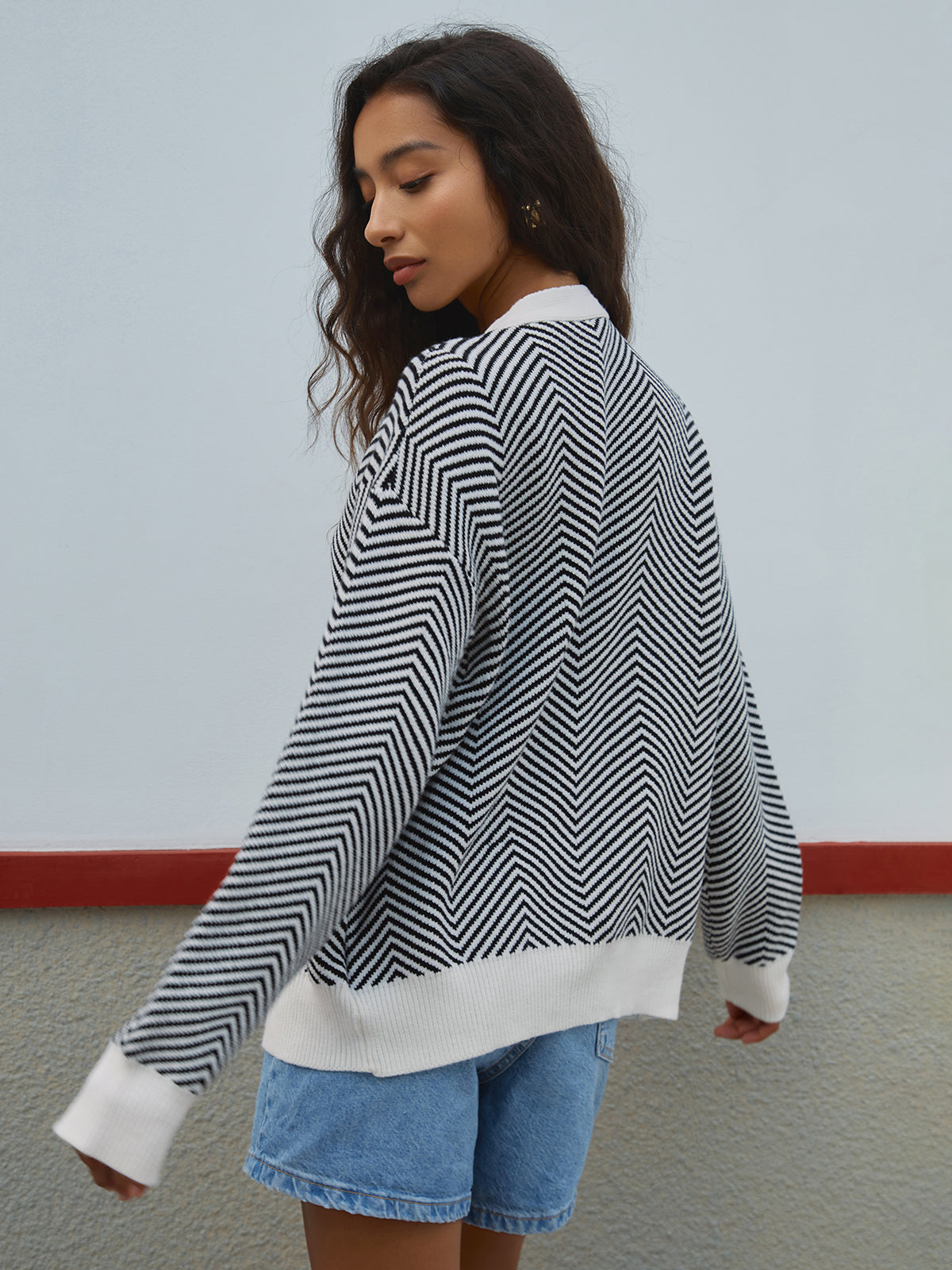 Chevron-knit button-up cardigan with contrast buttons and monochrome design