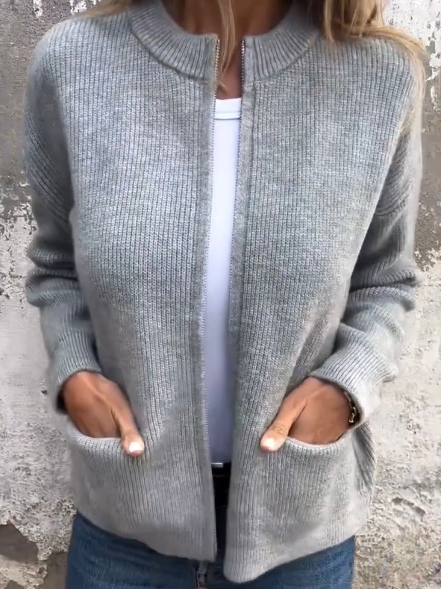 Women's minimal knit cardigan with front pockets in a neutral tone