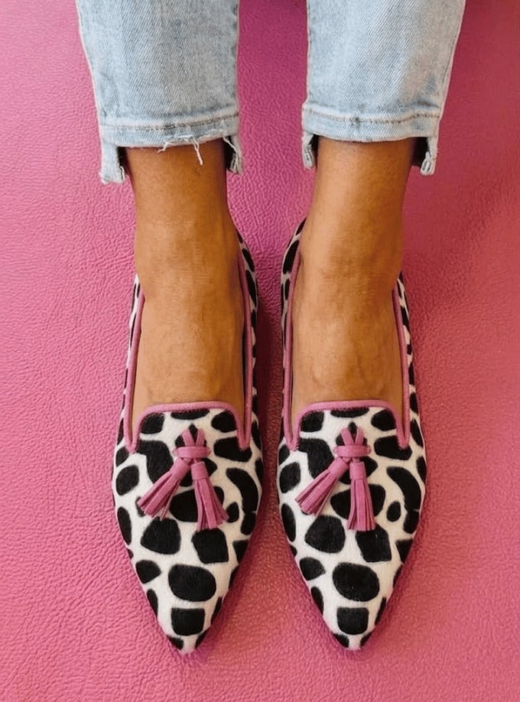 Pointed velvet loafers with animal print, bright pink trim and decorative tassels