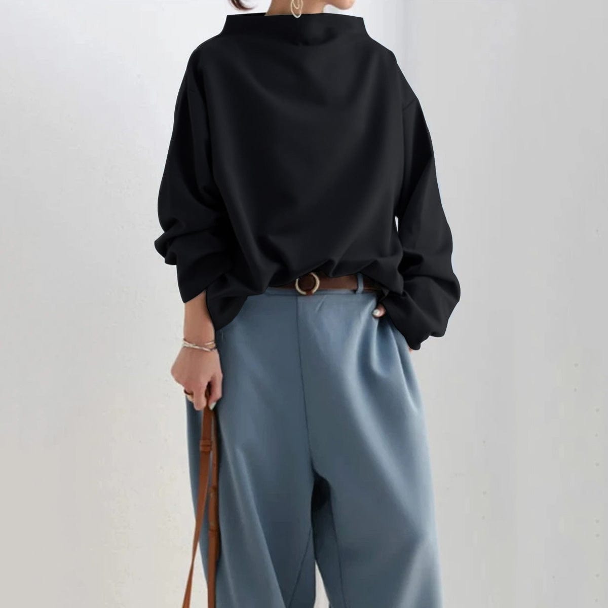 Women's wide-neck long sleeve straight-cut sweater in black, blue and white