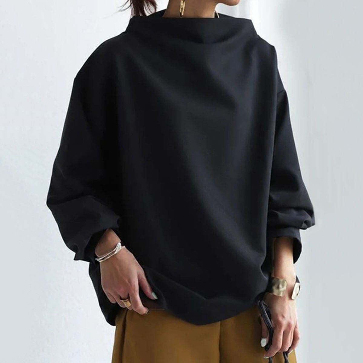 Women's wide-neck long sleeve straight-cut sweater in black, blue and white