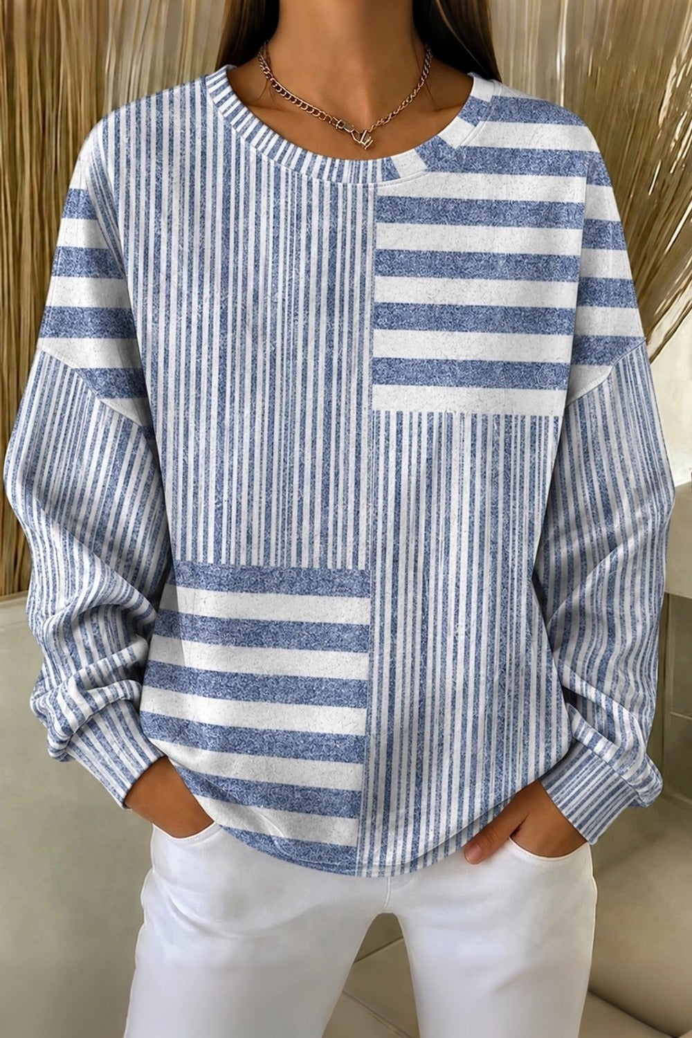 Casual crew neck sweatshirt with an abstract stripe print in a relaxed fit