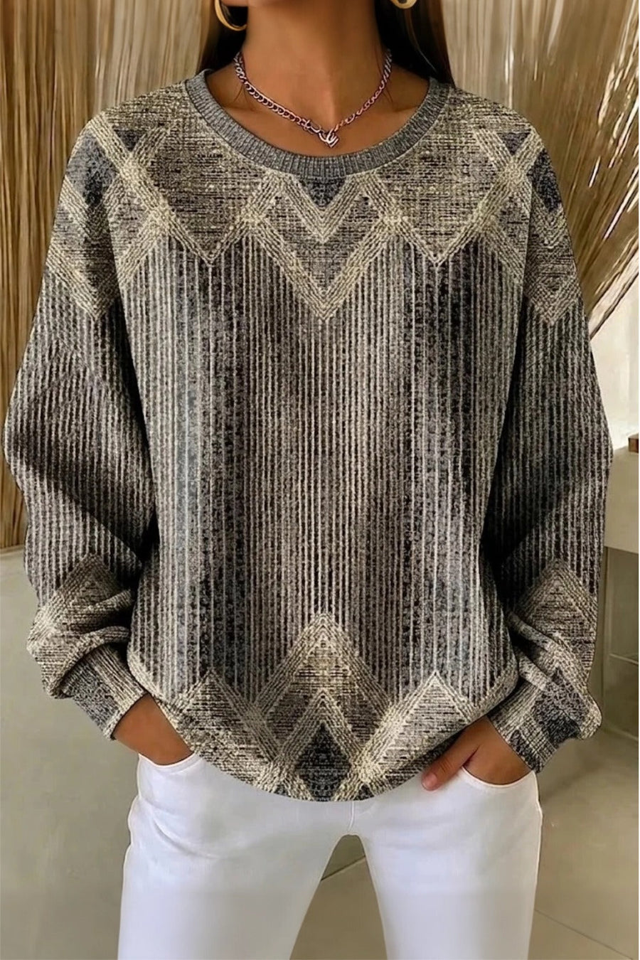 Relaxed crew neck sweatshirt with an abstract all-over print