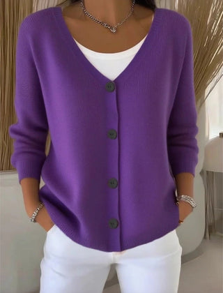 Woman wearing a plain long sleeve loose-fit V-neck casual cardigan