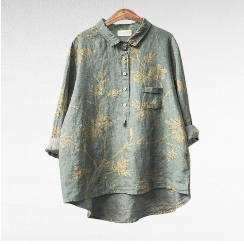Relaxed button-front blouse in a painterly floral print with collar and chest pocket
