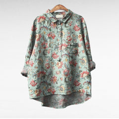 Relaxed button-front blouse in a painterly floral print with collar and chest pocket