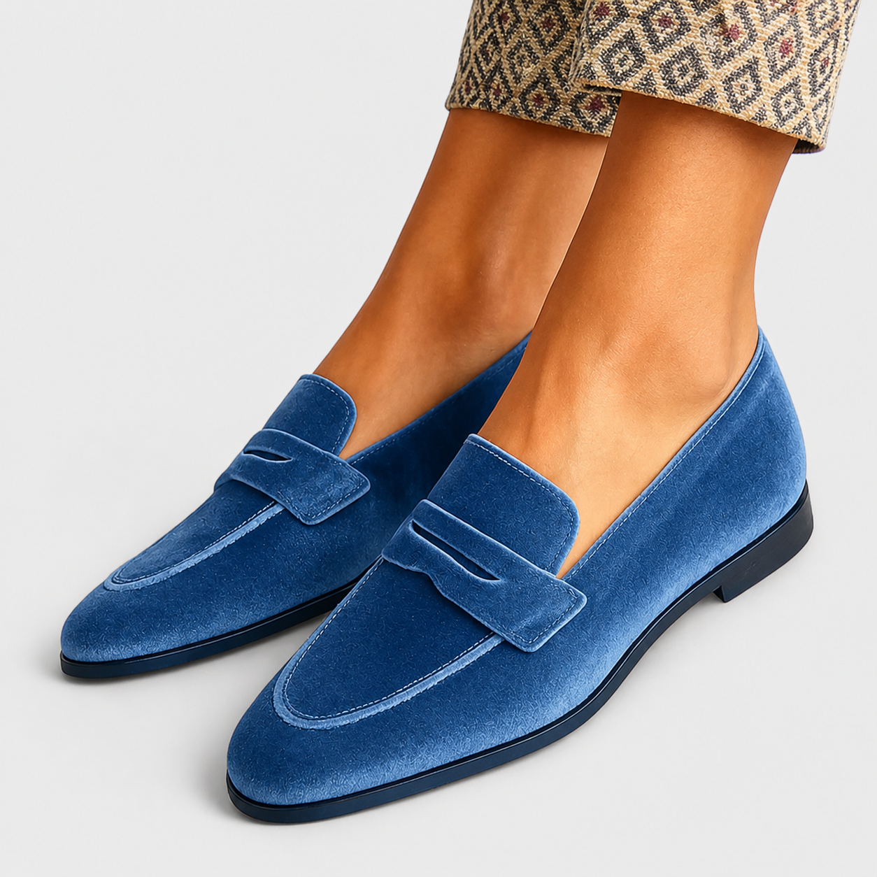 Women's velvet-look loafers with a refined, elegant finish