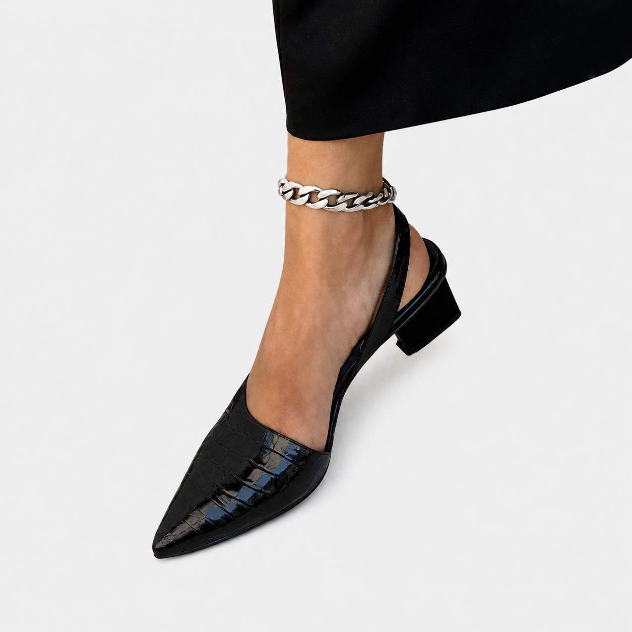 Elegant heeled women's shoes with refined detailing in black and brown