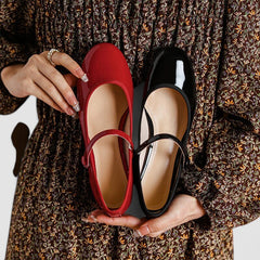 Chloe classic elegant Mary Jane-style shoes in black with a cushioned insole