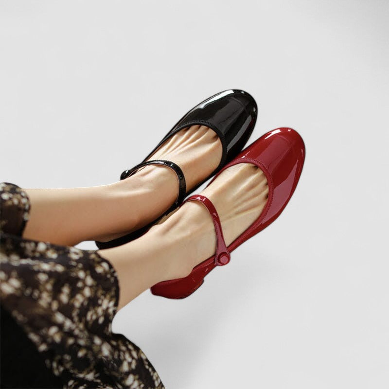 Chloe classic elegant Mary Jane-style shoes in black with a cushioned insole