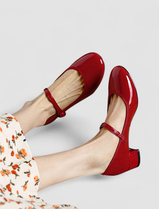 Chloe classic elegant Mary Jane-style shoes in black with a cushioned insole