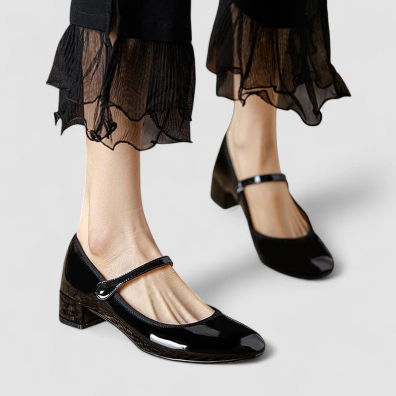 Chloe classic elegant Mary Jane-style shoes in black with a cushioned insole