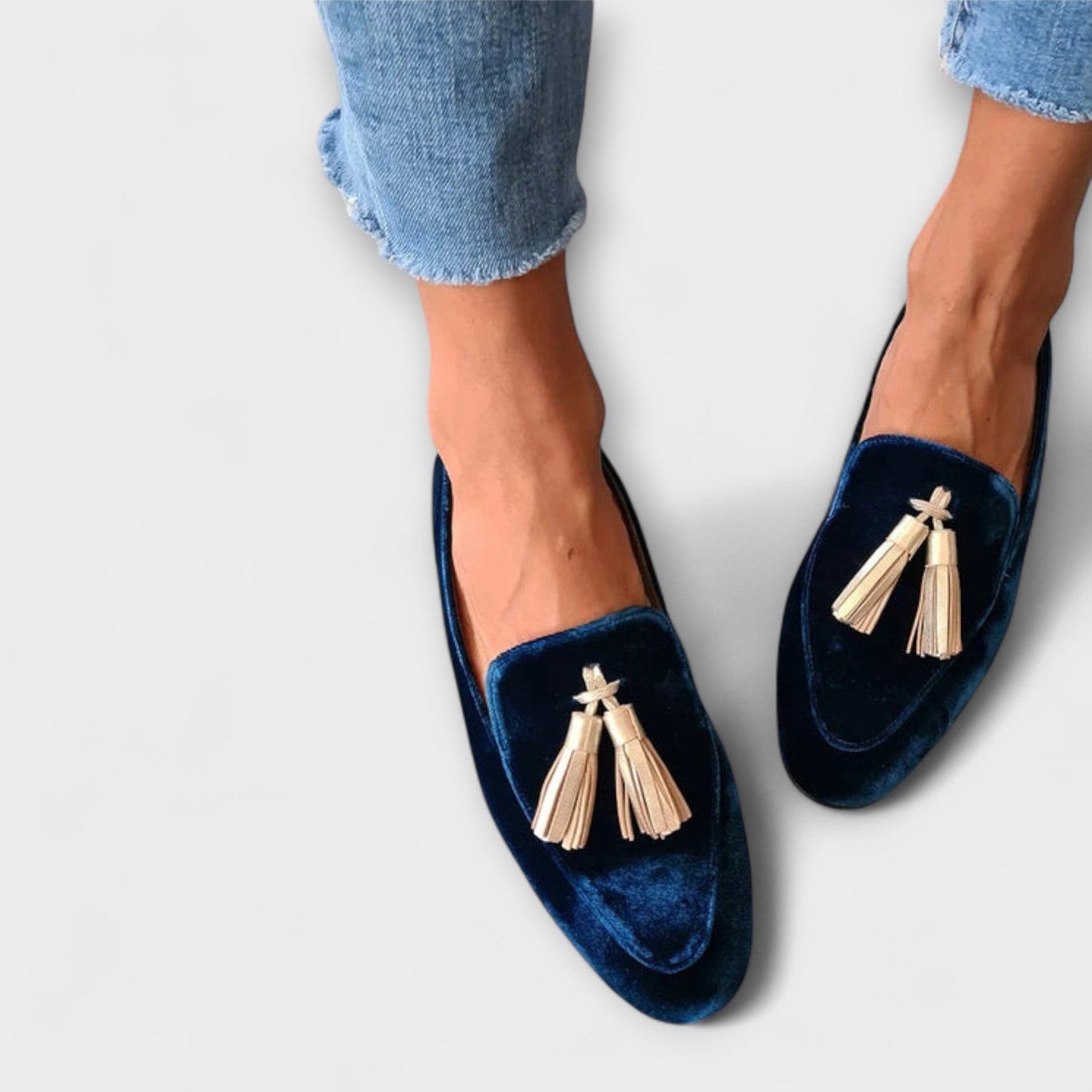 Vintage-style women's loafers with decorative fringe detail