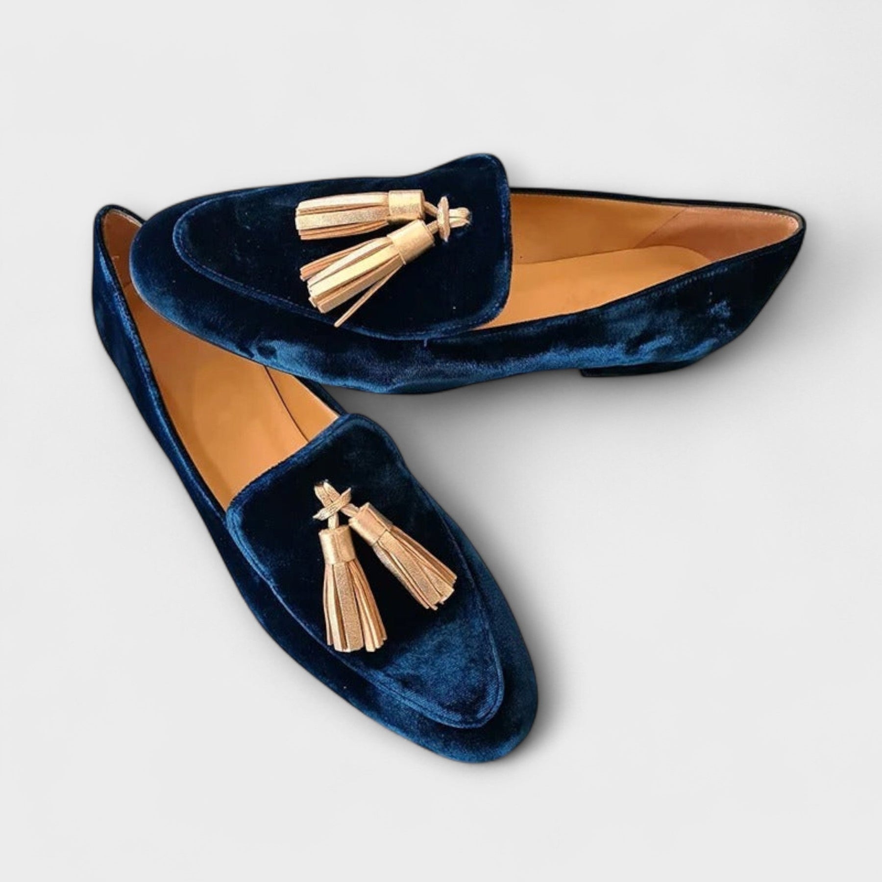 Vintage-style women's loafers with decorative fringe detail