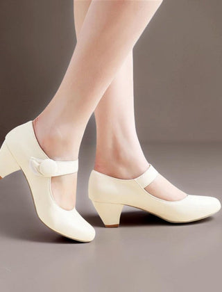 Block heel Mary Jane shoes with adjustable instep strap and rounded toe