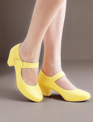 Block heel Mary Jane shoes with adjustable instep strap and rounded toe
