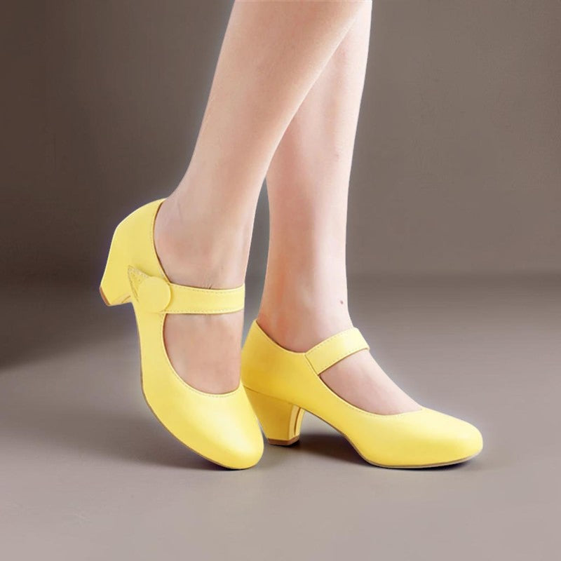 Block heel Mary Jane shoes with adjustable instep strap and rounded toe