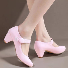 Block heel Mary Jane shoes with adjustable instep strap and rounded toe