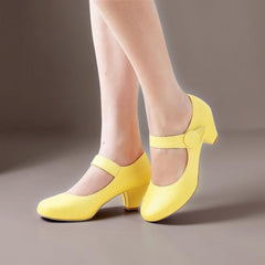 Block heel Mary Jane shoes with adjustable instep strap and rounded toe